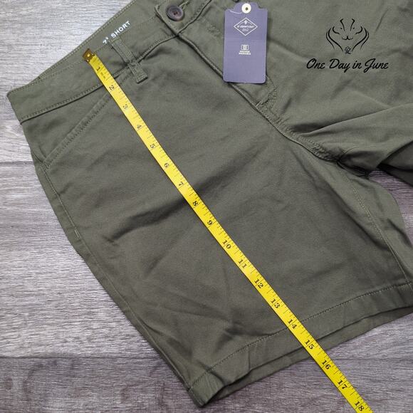 St. John's Bay Mid Rise Shorts Size 6 - Picture 6 of 7